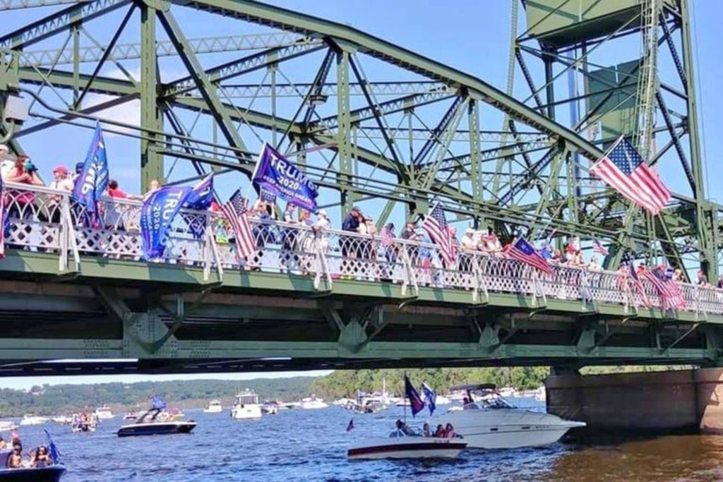 Video Trump flotilla on Lake Alpha News