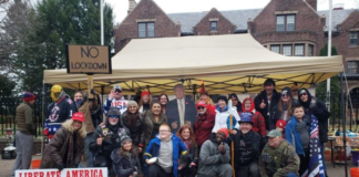 Minnesotans held Thanksgiving dinner outside Walz’s house in response to COVID restrictions