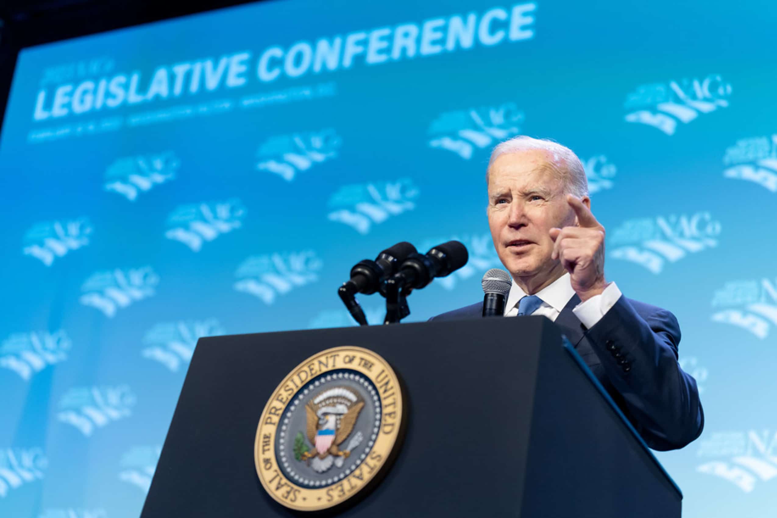 Biden Takes Fire After Vowing To 'ban Assault Weapons' - Alpha News