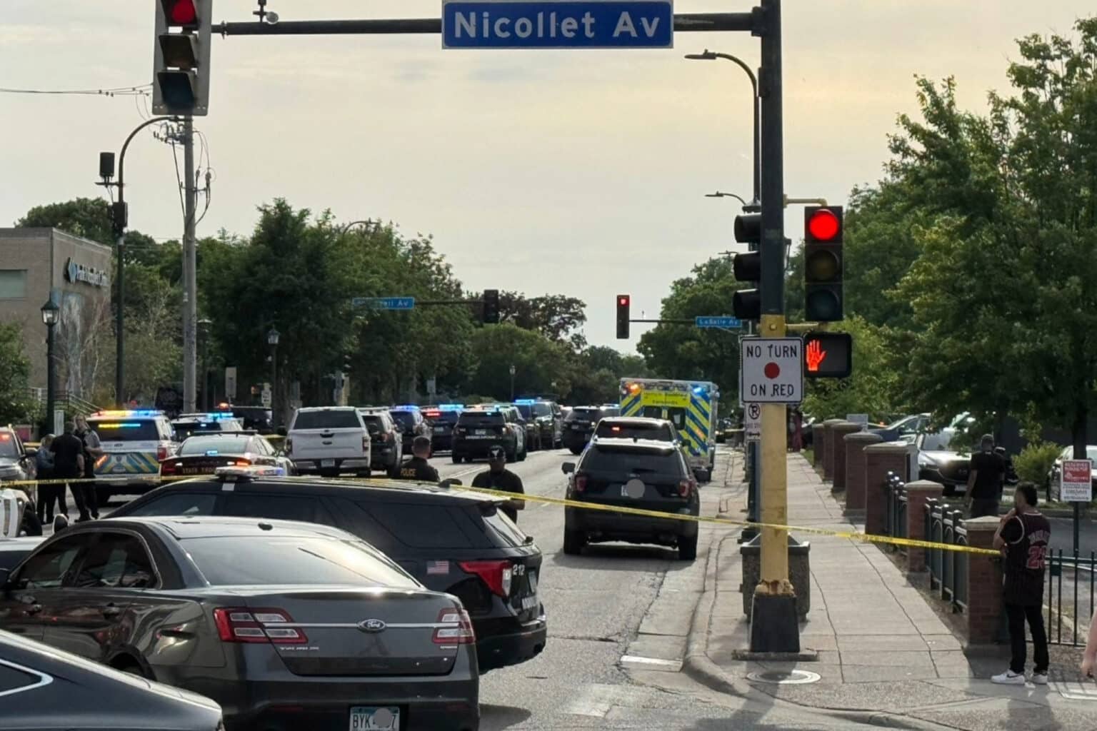 Sources Officer shot and killed in Minneapolis; 1 officer and 4