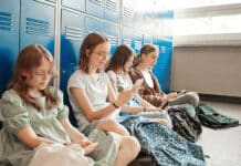 ‘Really uncomfortable’: MN girl speaks out about having to share school restrooms with males