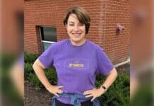 Klobuchar mocked for reusing same photo of her in Vikings gear 4 years in a row: ‘So authentic’